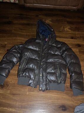 Tommy Hilfiger Hooded Puffer Jacket. Brand new never worn. Super mint condition.
